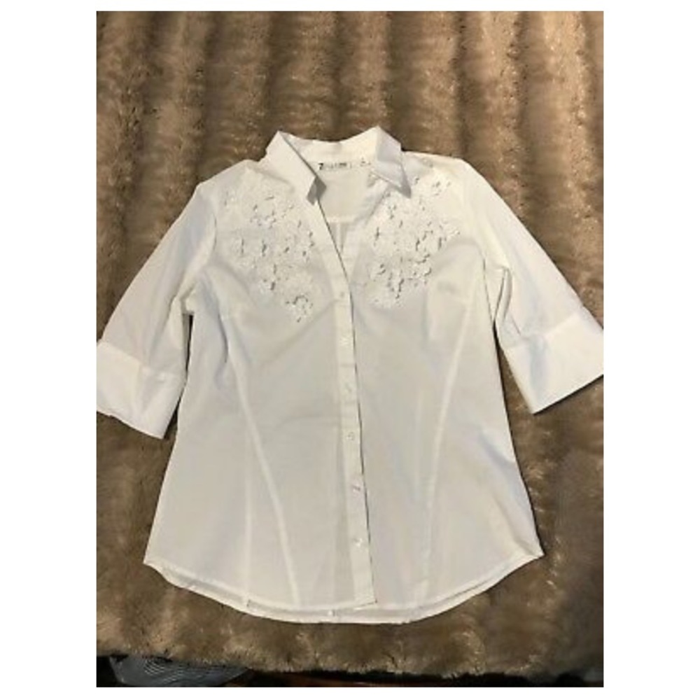 NY&Co 7 Ave Design Studio embroidered button down